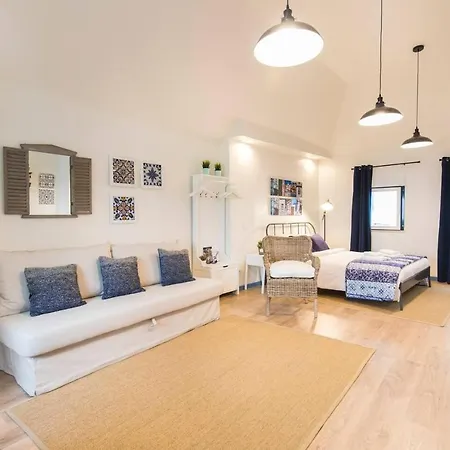 Alfama Lovely Apartment With River View. Holiday home *